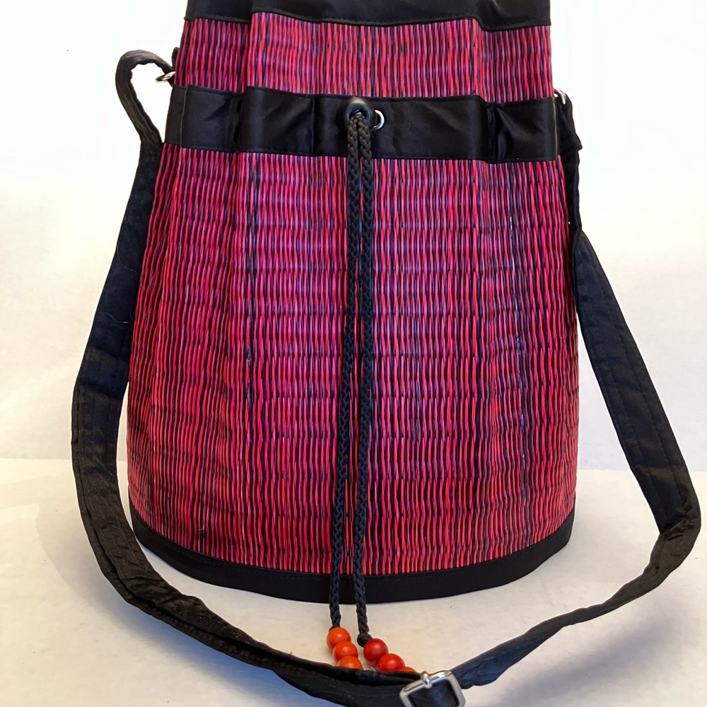 Red and natural straw shoulder bag